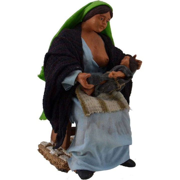 Mujer amamantando al bebé 16 cm