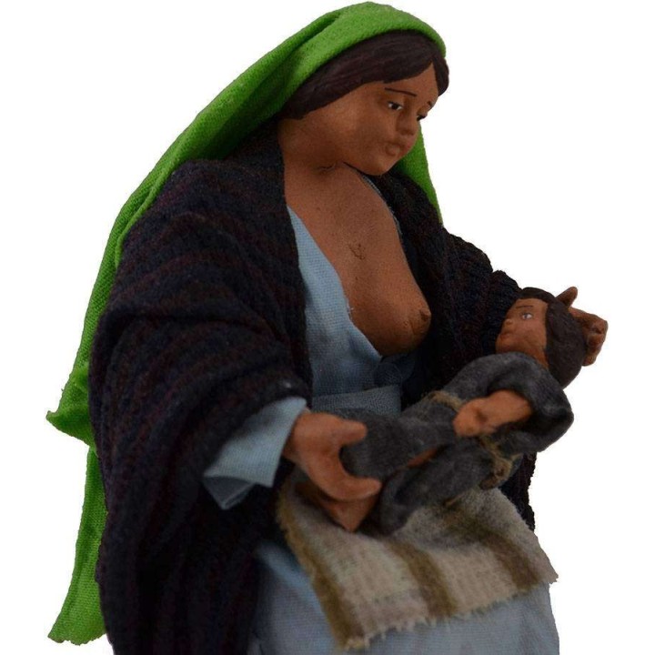 Mujer amamantando al bebé 16 cm