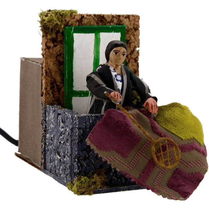 Mujer de 10 cm que golpea la ropa en movimiento cm 8x14x12 h.