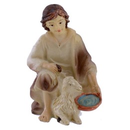 Pastor arrodillado con oveja en resina serie 8 cm