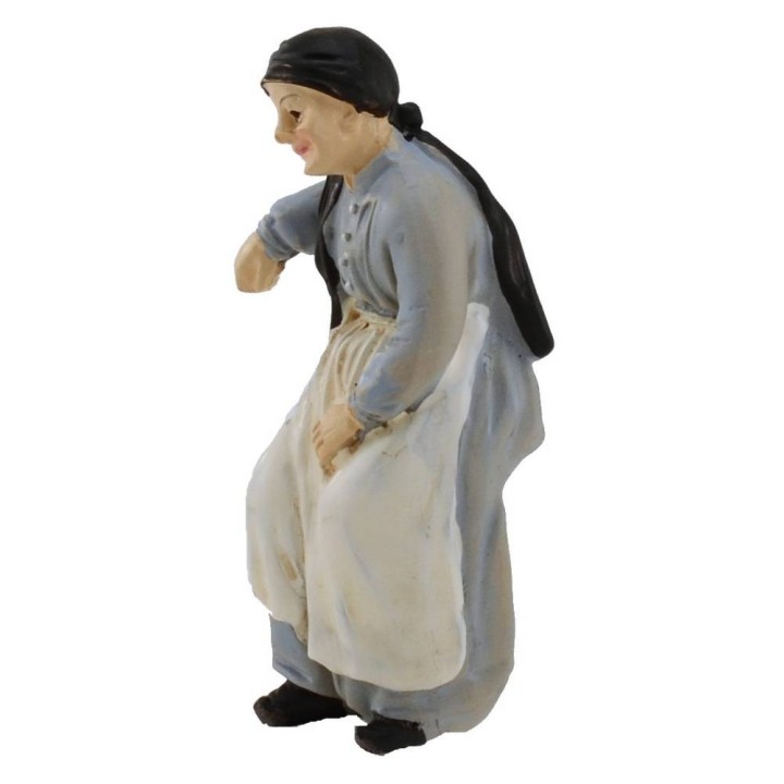Mujer sentada en resina serie 11 cm