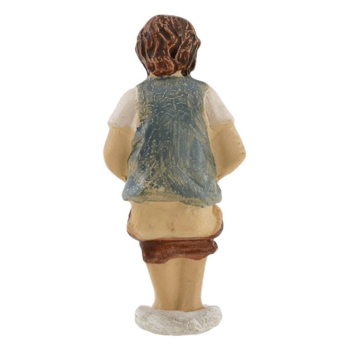 Man making need 8 cm series in resin