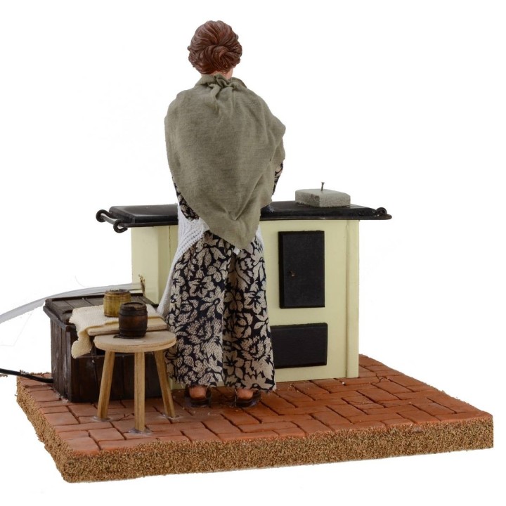 Donna 30 cm in cucina con movimento e effetto fumo