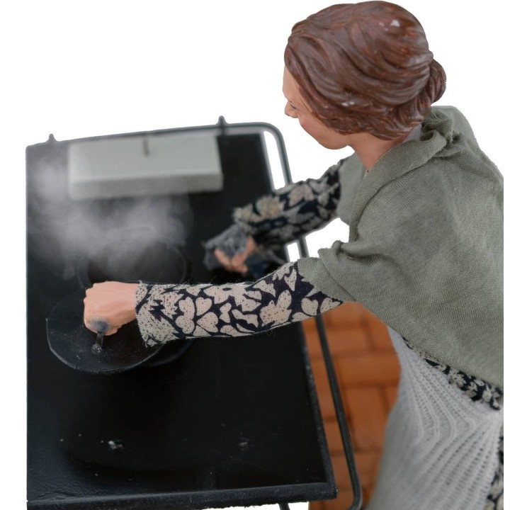 Donna 30 cm in cucina con movimento e effetto fumo