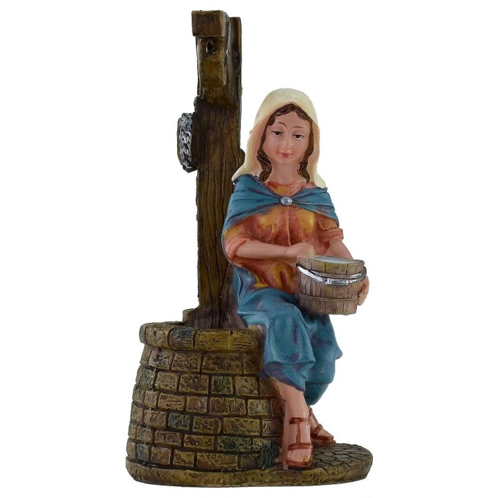 Mujer en el pozo serie 20 cm en resina