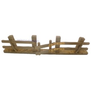 Staccionata in legno con cancello apribile