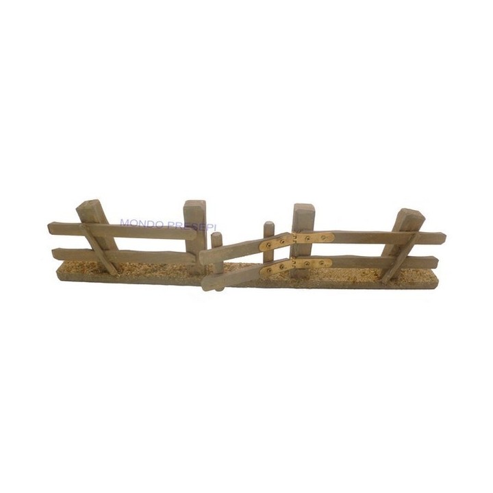 Staccionata in legno con cancello apribile