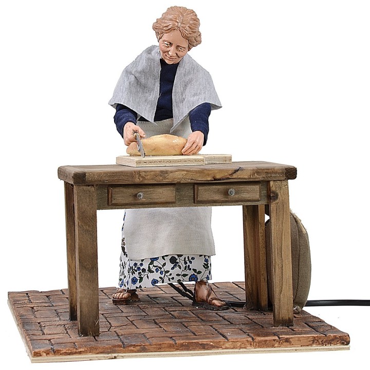 Donna popolare che affetta il pane in movimento 30 cm