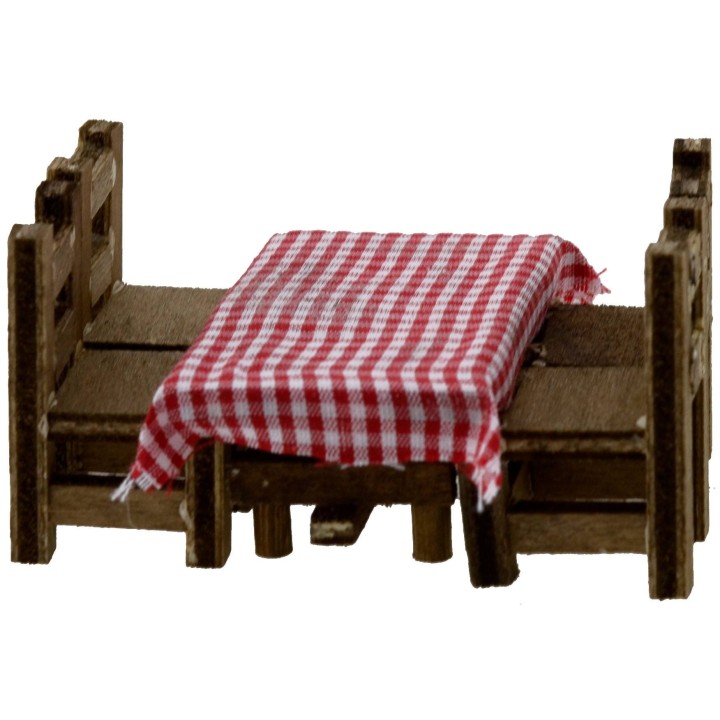 Mesa de madera de 8x6x4,2 cm de altura con 4 sillas.