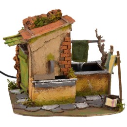 Casa con tendedero goteante y fuente funcionando de 25x21x21,5
