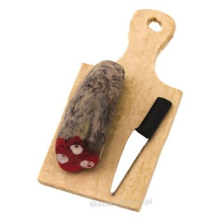 Tabla con salami y cuchillo