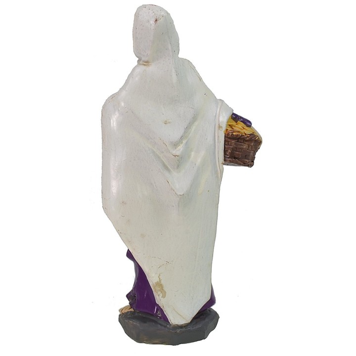Mujer con cesta en resina 20 cm