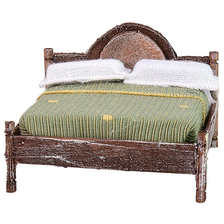 Cama matrimonial de madera envejecida con relieve superior de