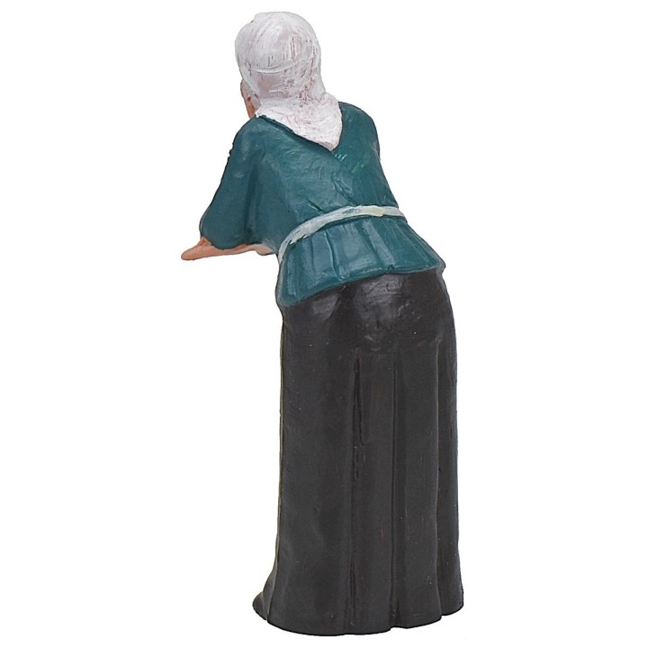 Woman facing 10 cm Euromarchi