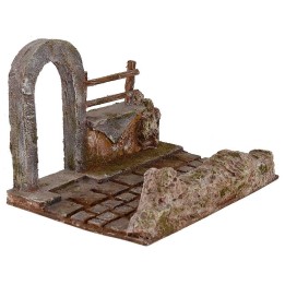 Strada con porta ad arco e staccionata rialzata per presepe