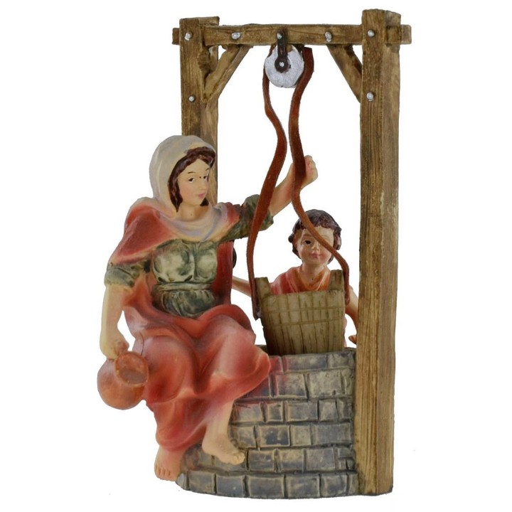 Mujer con niño en el pozo serie 10 cm en resina