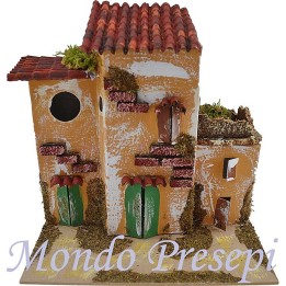Casa de 20x15x10 cm de altura.