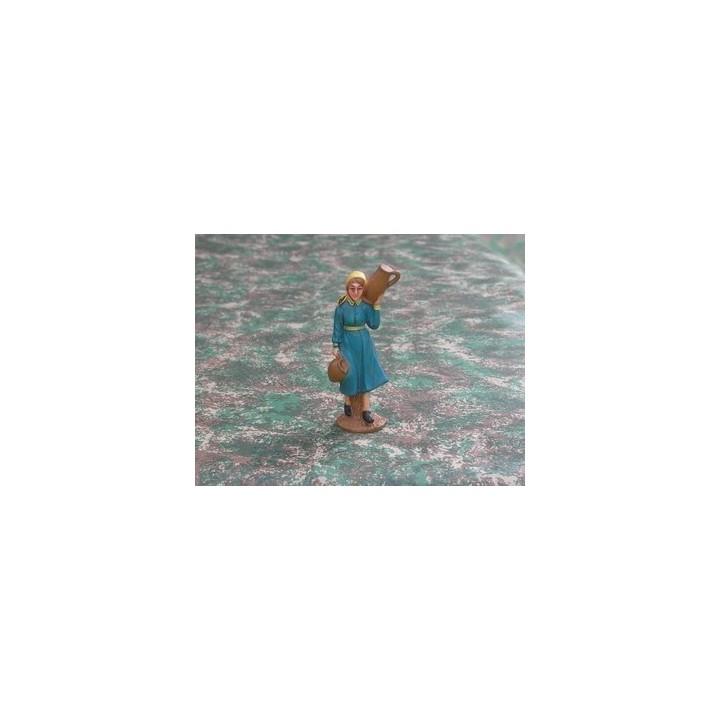 Woman with amphora 10 cm