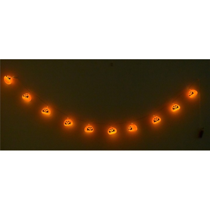 Cadena de 10 calabazas con luces a pilas para Halloween.