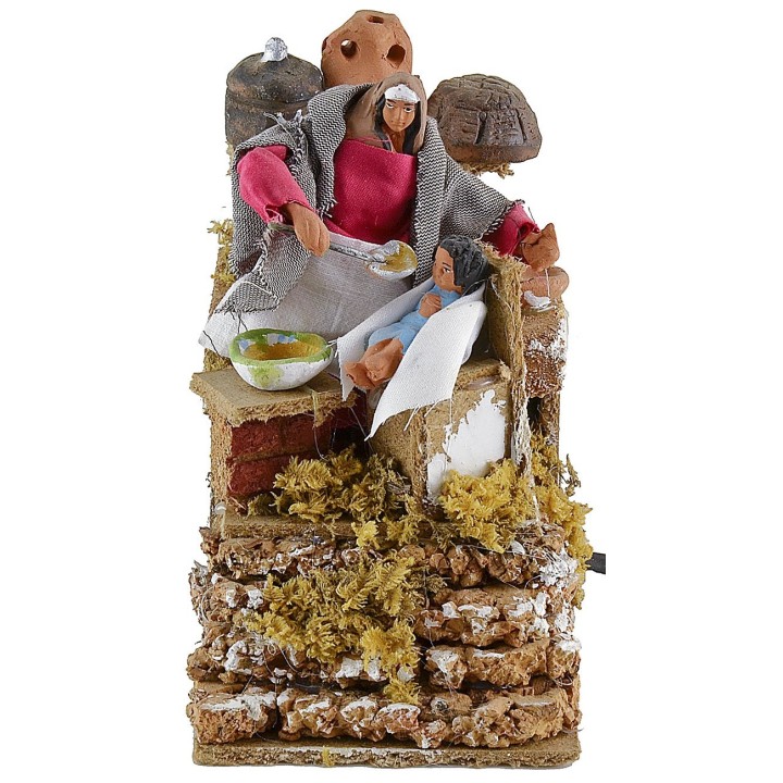 Mamá que alimenta al niño en movimiento 10 cm
