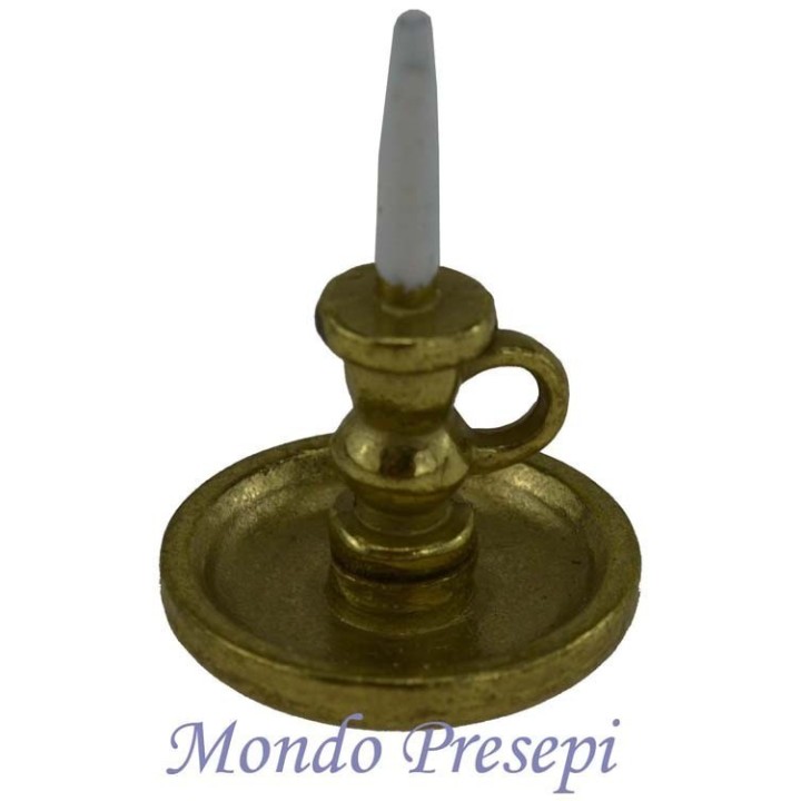 Candelero con vela de 2,5 cm de altura.
