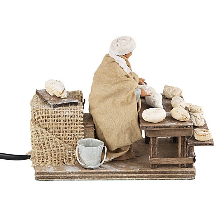Woman kneading from the 10 cm series in motion