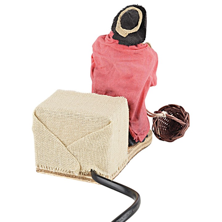 Woman with 10 cm moving basket