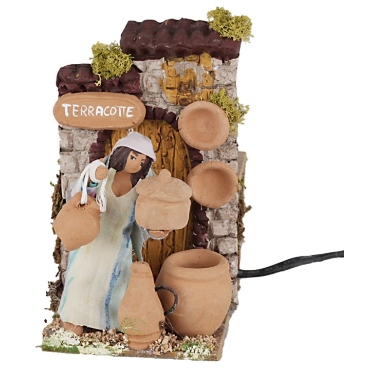 Woman selling terracotta 10 cm in movement
