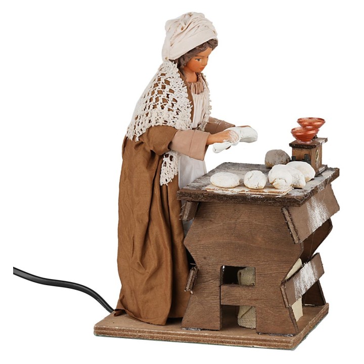 Woman kneading in motion 24 cm
