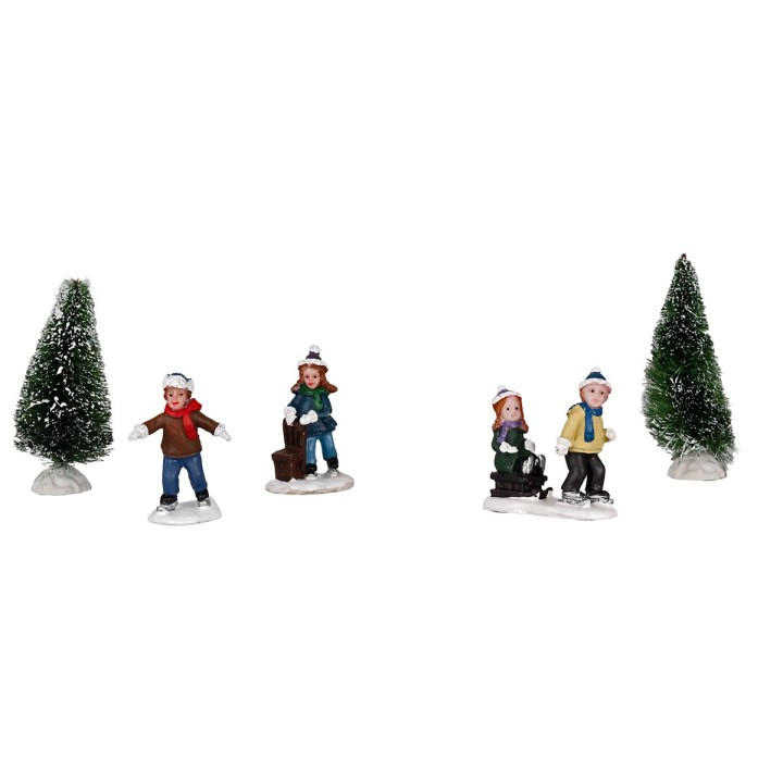 Set de figuras y pinos para aldea navideña 5 piezas