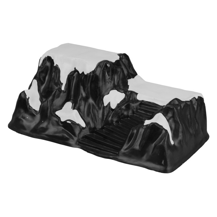 Escenario de montaña parcialmente nevada para decoraciones