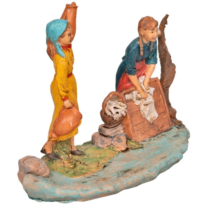 Mujer con ánfora y lavandera con base serie 10 cm en PVC