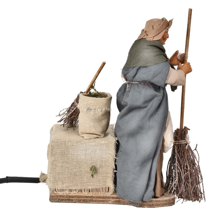 Woman sweeping 15 cm series in motion