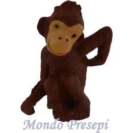 Mono de 4,3 cm de altura.
