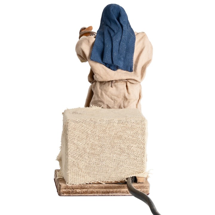 Woman lowering basket 12 cm in motion