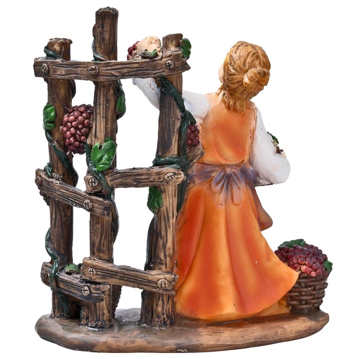 Peasant woman picking grapes in resin 10 cm