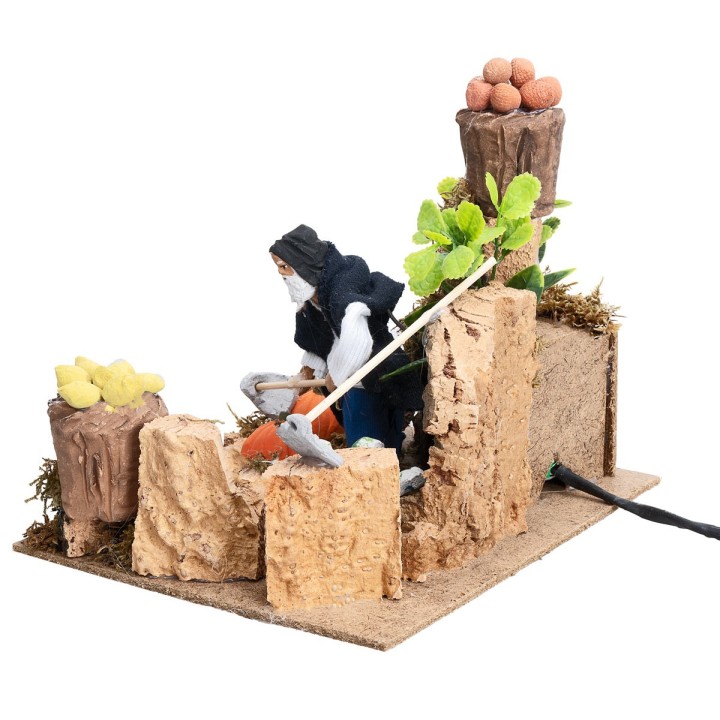 Campesino que cava 12 cm en movimiento