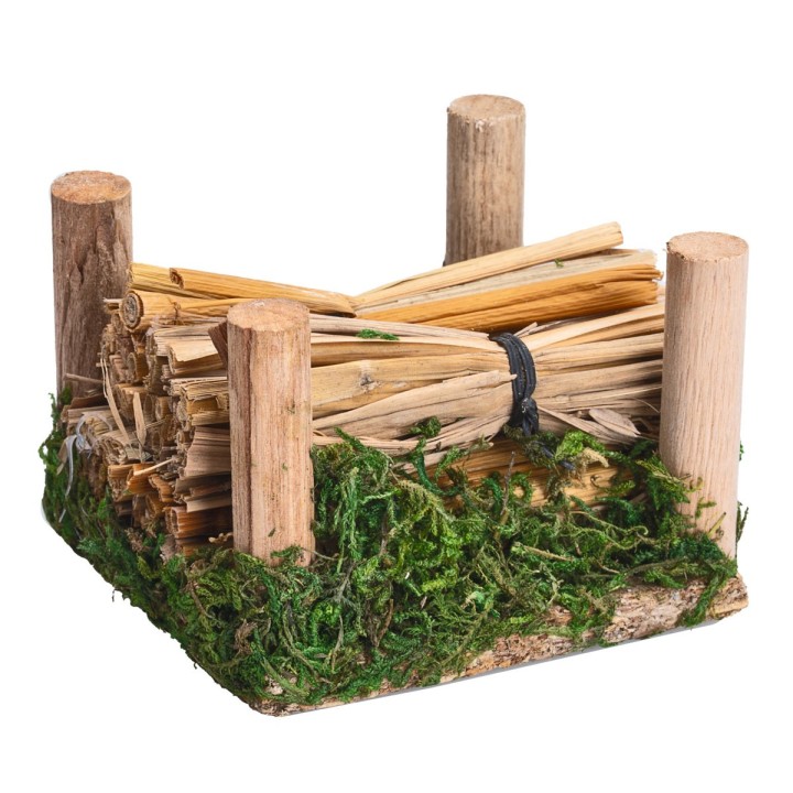 Stacked straw bundles cm 8x8x5.8 h.