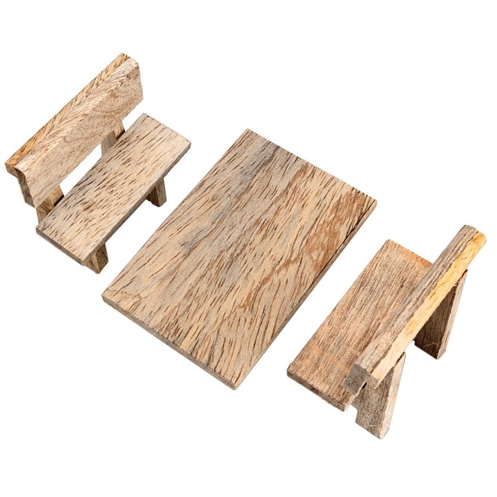 Mesa de madera con bancos