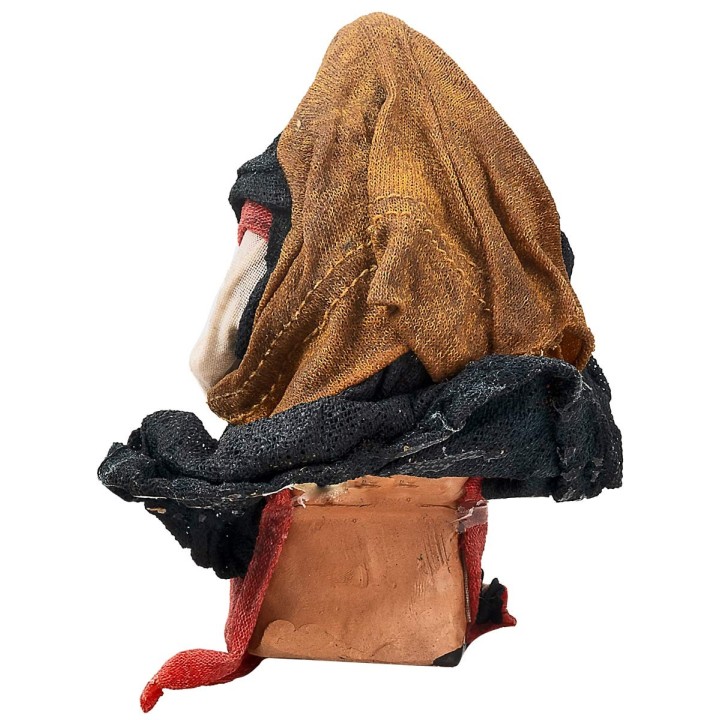 Seated woman in 12 cm series in terracotta with fabric clothes
