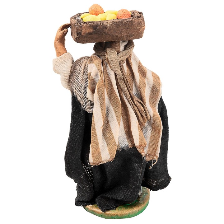 Woman with a crate of fruit 10 cm in terracotta with fabric