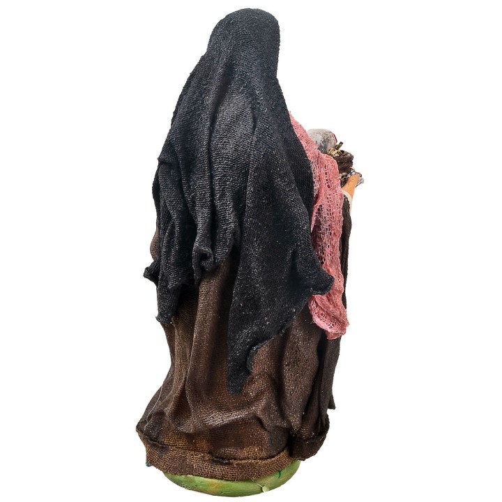 Woman with a basket of hams 12 cm in terracotta with fabric