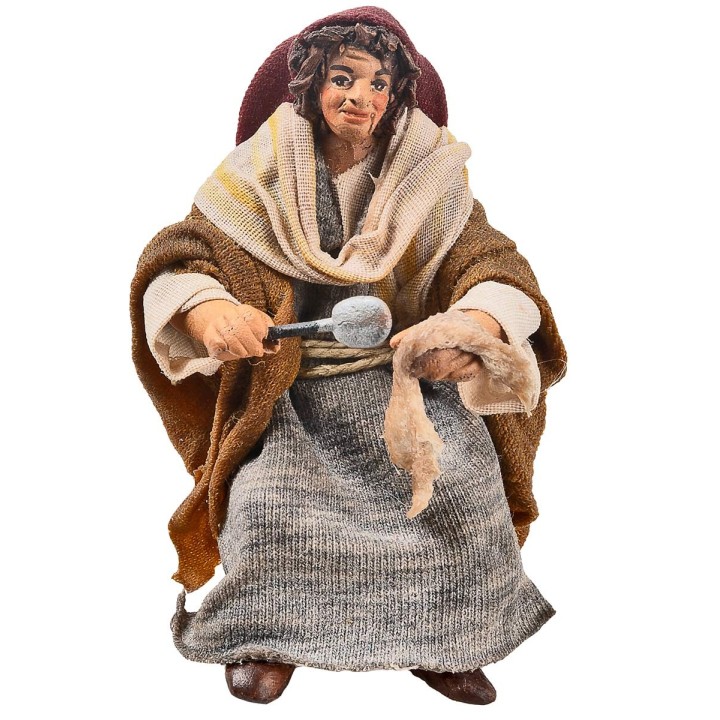 Seated woman with fabric 10 cm series in terracotta with fabric