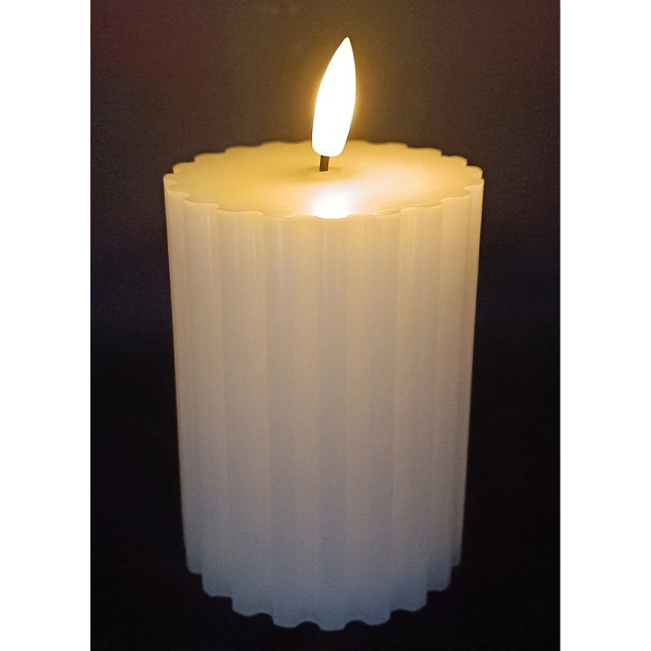 Candela bianca cilindrica con luce led effetto fiamma h 13 cm