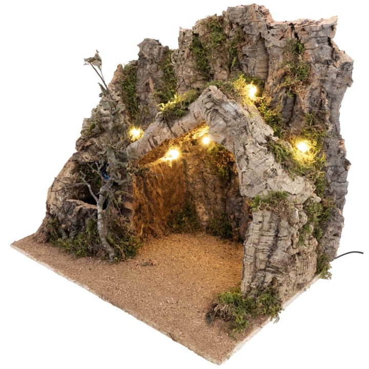Pesebre iluminado con cabaña de corteza de corcho y arroyo de