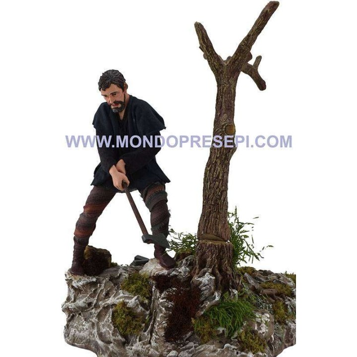 Leñador de 30 cm que derriba el árbol